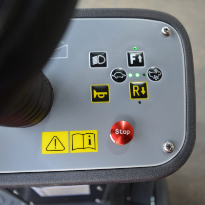 Высокопроизводительная поломоечная машина OXLIFT NR530 с управлением сидя